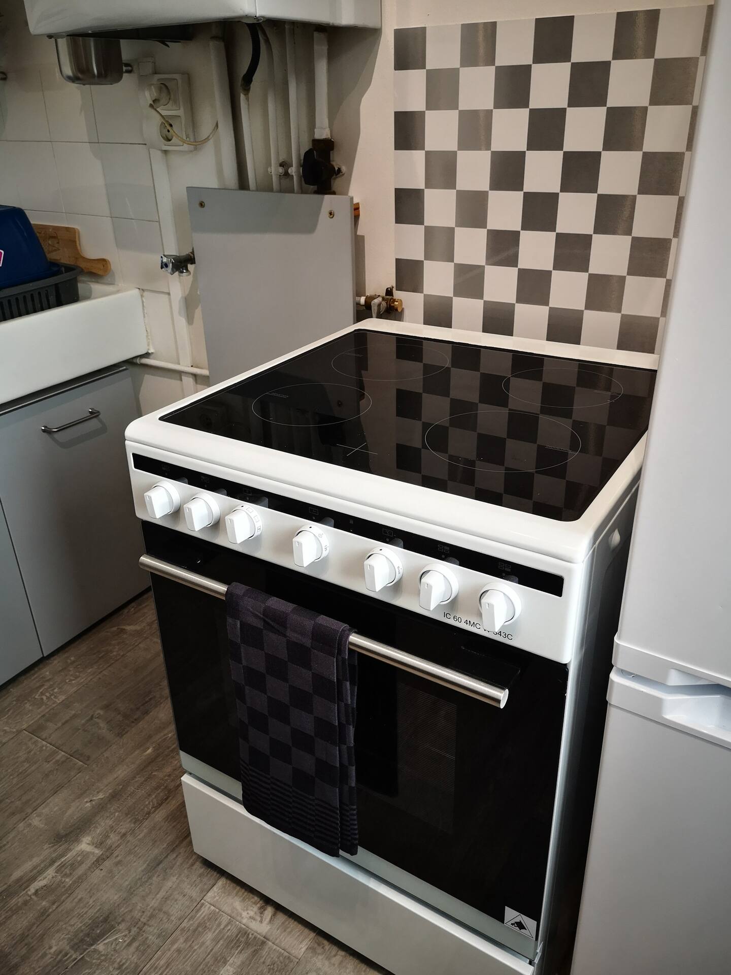 83d054ec-3cb0-4787-b4ec-788a37c27878